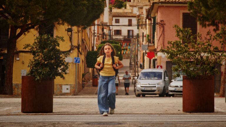 niña actriz cantando
